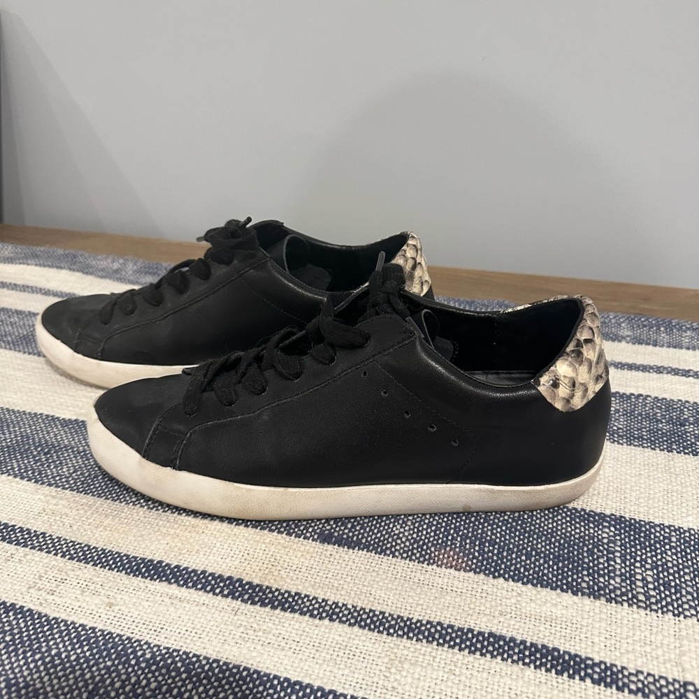 BANANA REPUBLIC - Women’s Essential Leather Sneaker Black/Snake - 7.5
